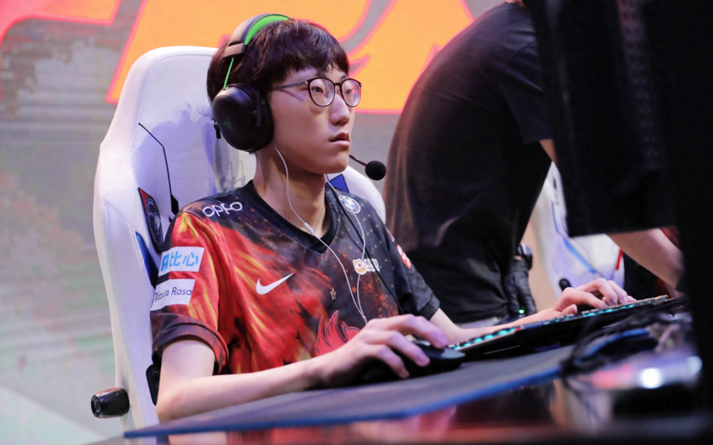 CLG翻盘EDG，Zeus极限生还后反打鏖战多局入围赛，点燃全场激情