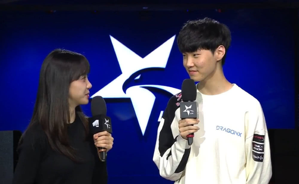 TL力克DRX,Inspired单局斩获MVP强强对话2025世界赛,让粉丝疯狂欢呼 TL力克DRX,Inspired单局斩获MVP强强对话2025世界赛,让粉丝疯狂欢呼