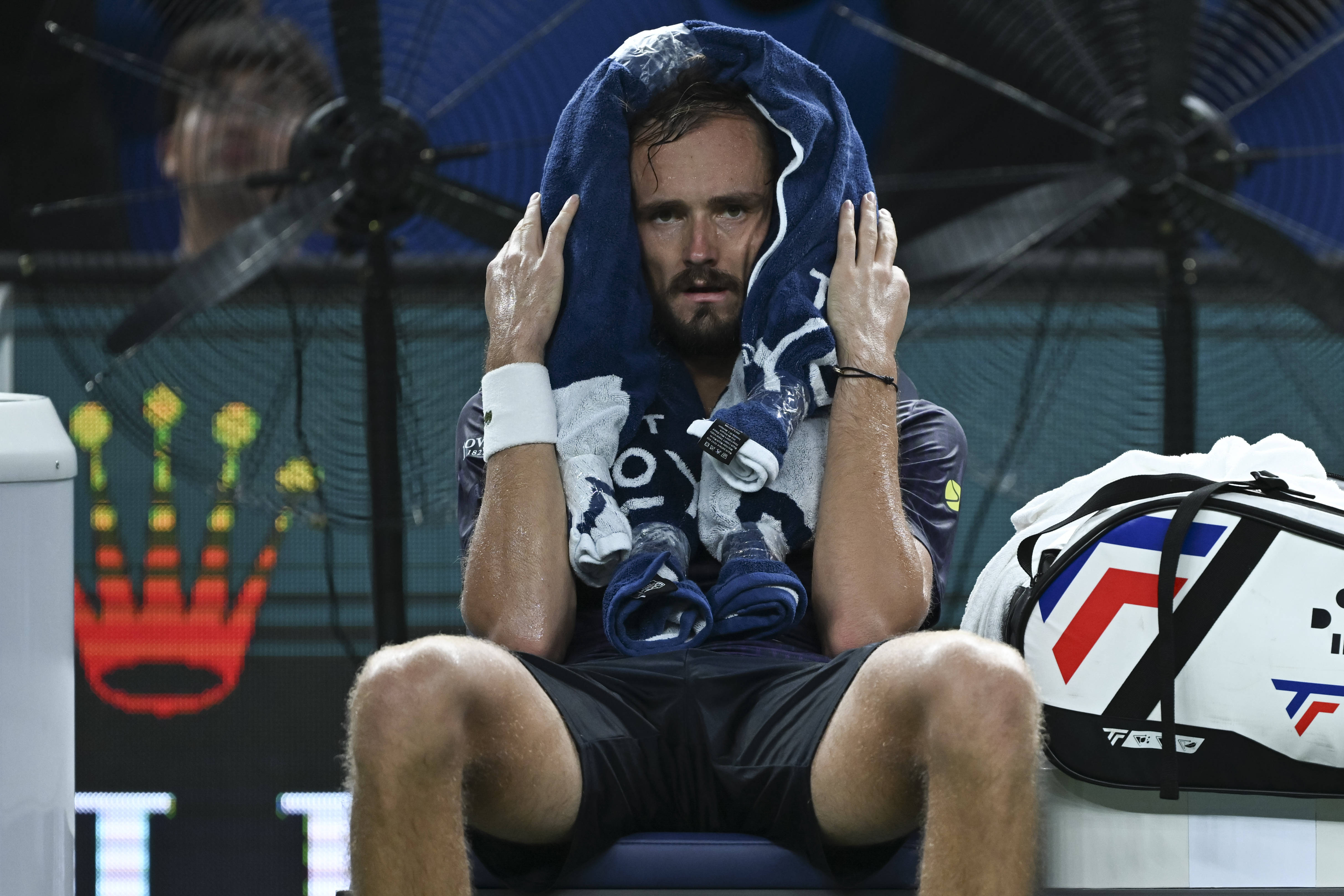 美国网球队鏖战德国网球队,梅德韦杰夫打破历史纪录的简单介绍 美国网球队鏖战德国网球队,梅德韦杰夫打破历史纪录的简单介绍