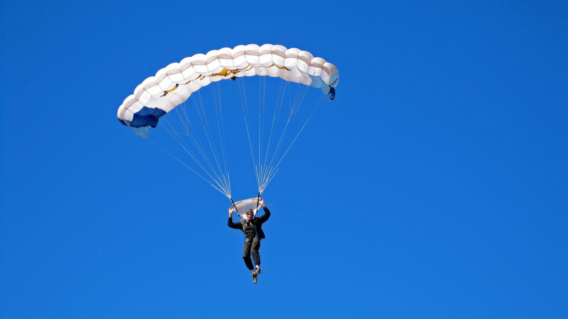 保罗再显神威!雷霆如何用智慧篮球全面压制猛龙?